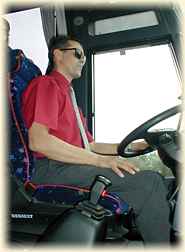 Bruno  son volant, sur l'autoroute