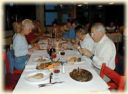 A table le soir - Liliane, Ren et Dany