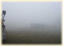 Des fantmes surgissent du brouillard - sur le Plateau des Arponts