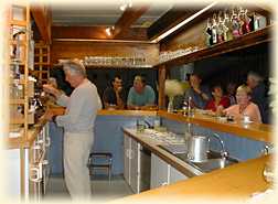  Eh ! Chef, un caf et une "liqueur pour faire digrer" ! 