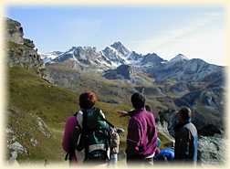 2340 m, petite pause et Yves nous explique la Dent Parrache