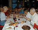 A table le soir - Liliane, Dany et Ren