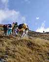 Dans la grimpette du Col