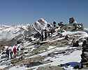 Toute l'quipe au sommet du Rteau d'Aussois, 3130 m - La Dent Parrache en face