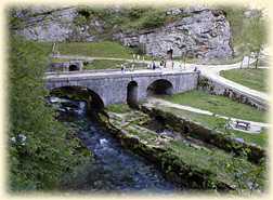 Le vieux pont sur la Loue,  la sortie de sa Source