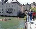 Midi  Ornans, les kayaks glissent sur la Loue...