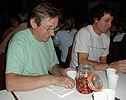 A table - Jean-Pierre aime bien les cerises ...